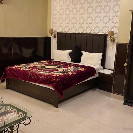 Hotel Royal One Multan Extérieur photo