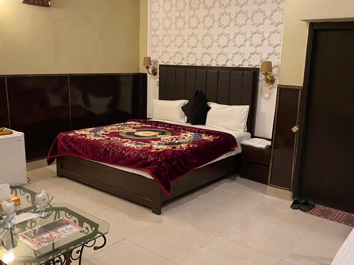 Hotel Royal One Multan Extérieur photo