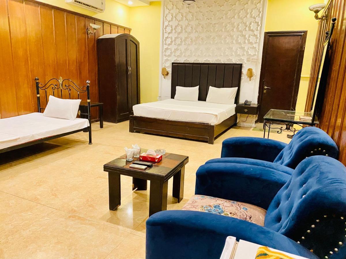 Hotel Royal One Multan Extérieur photo