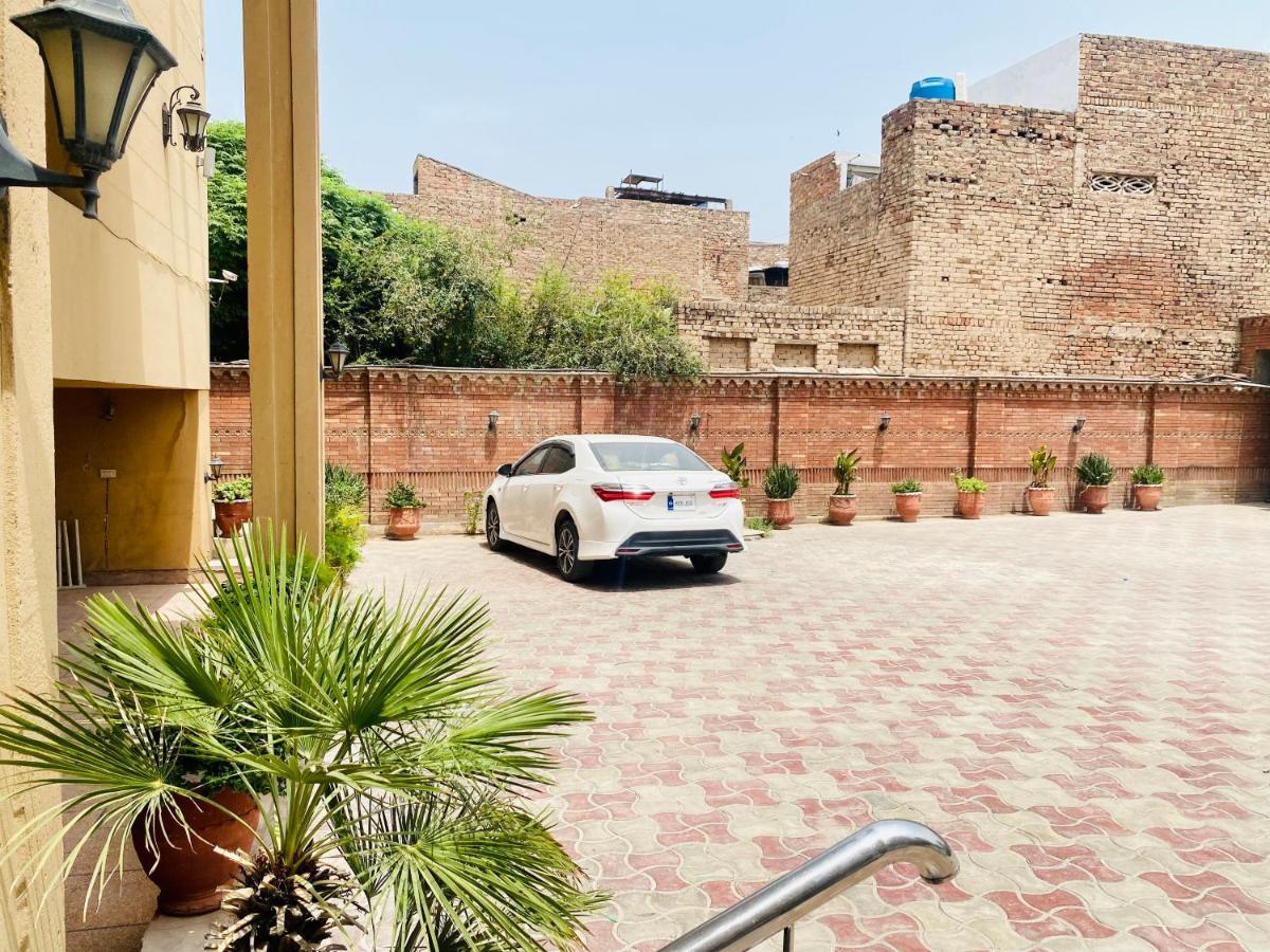 Hotel Royal One Multan Extérieur photo