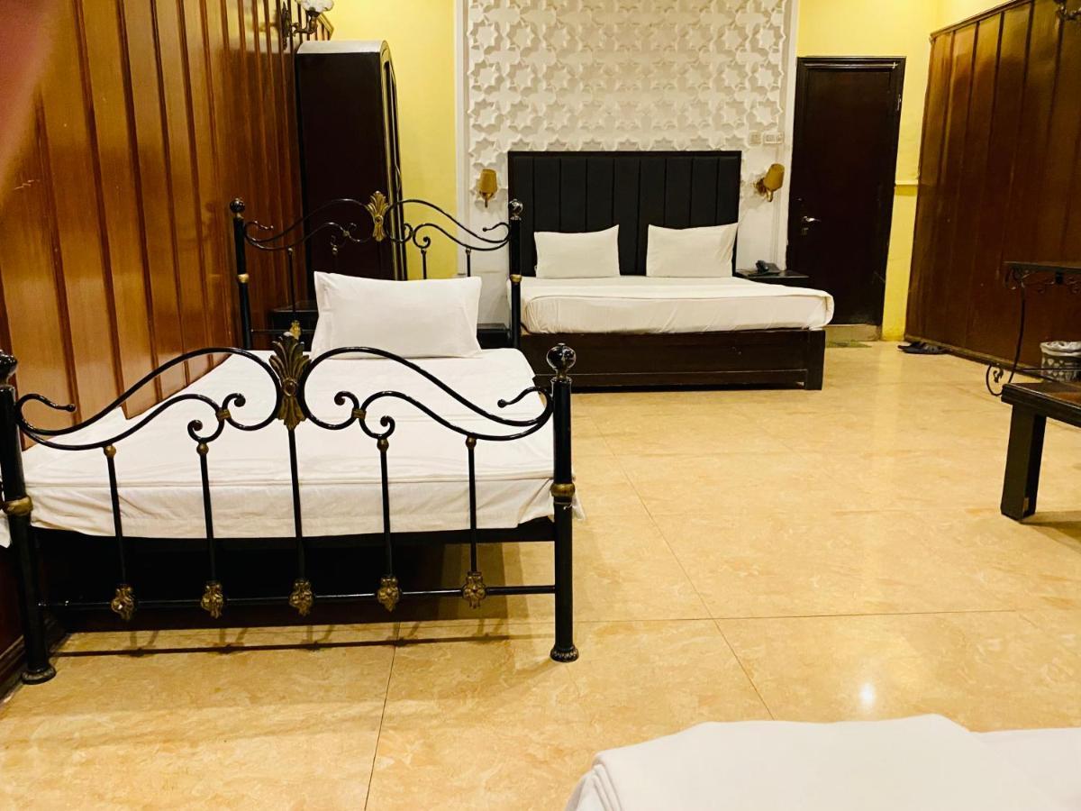 Hotel Royal One Multan Extérieur photo