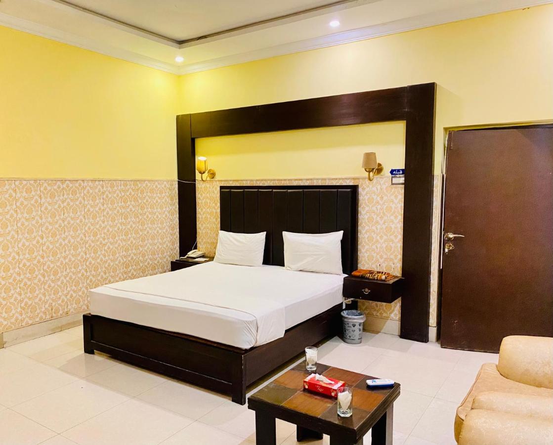 Hotel Royal One Multan Extérieur photo