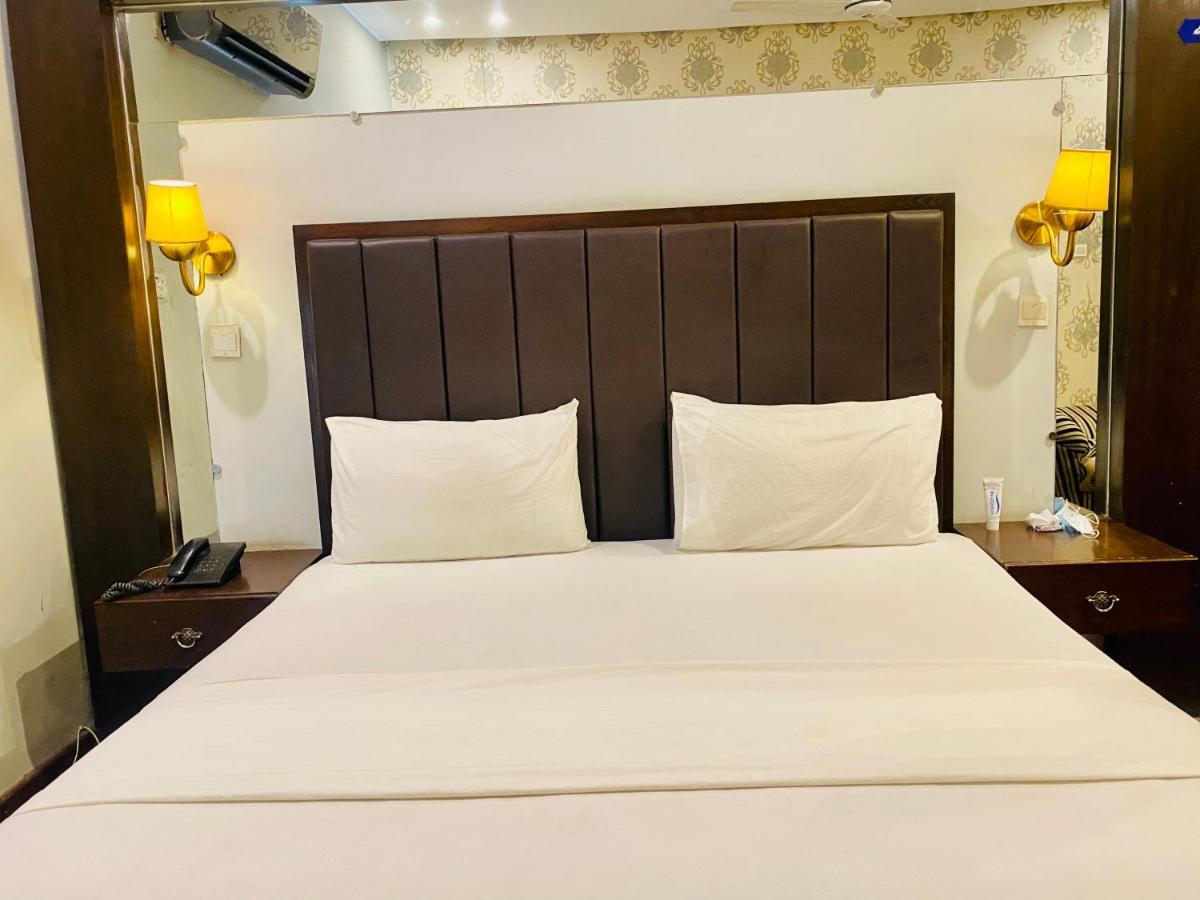 Hotel Royal One Multan Extérieur photo