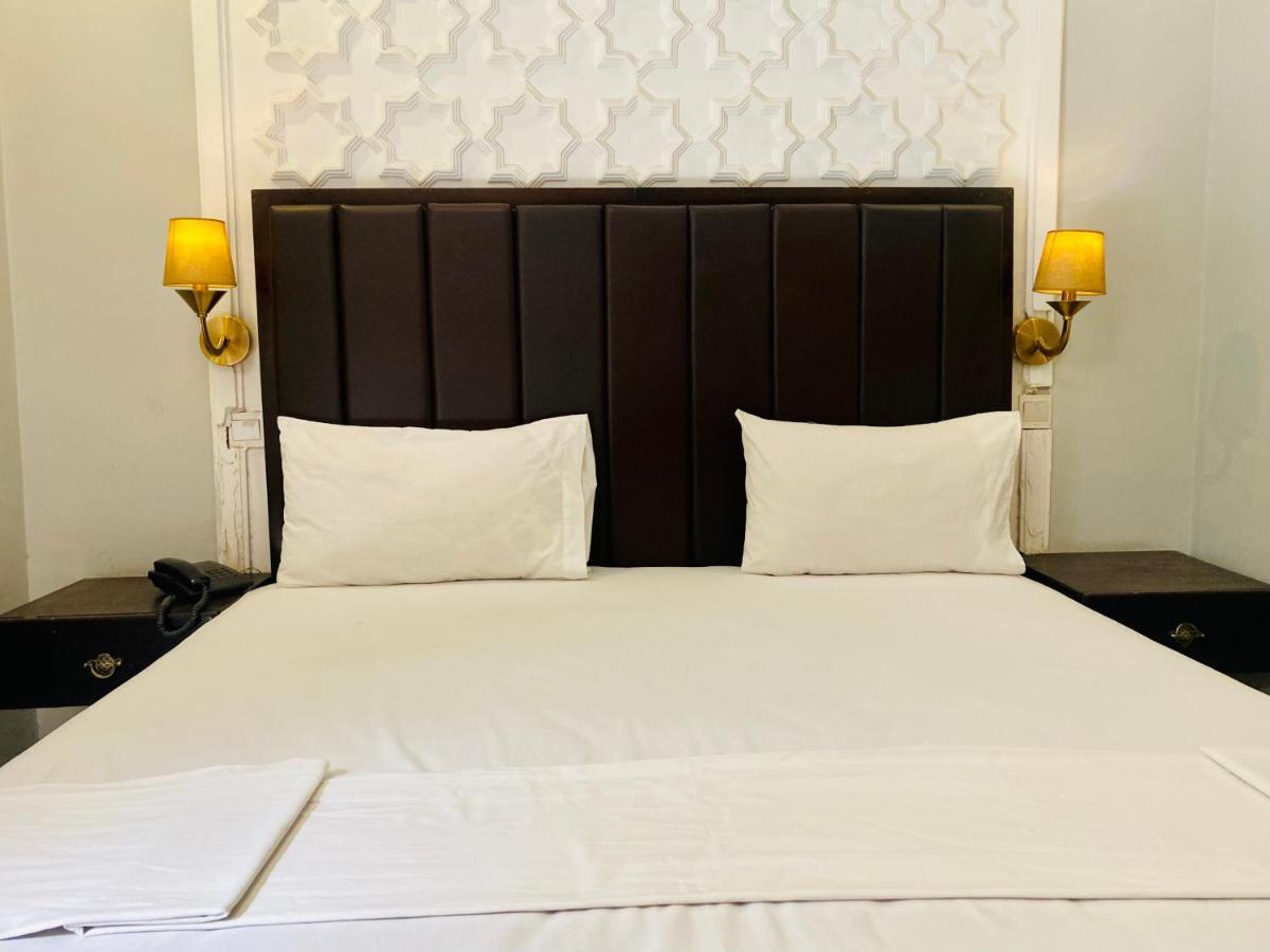 Hotel Royal One Multan Extérieur photo