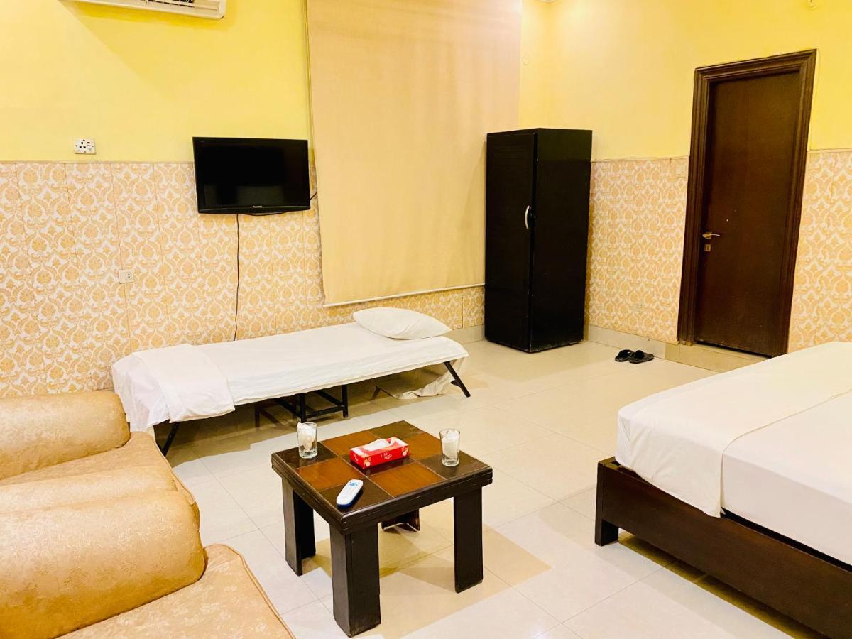 Hotel Royal One Multan Extérieur photo